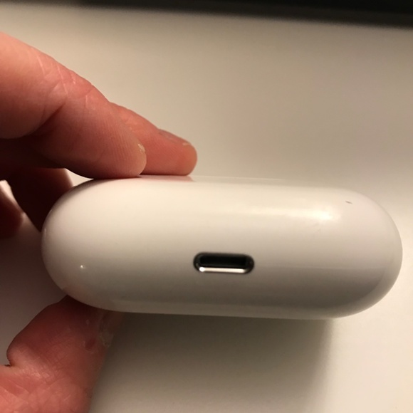 Apple AirPods Pro DAMAGED - Picture 4 of 6